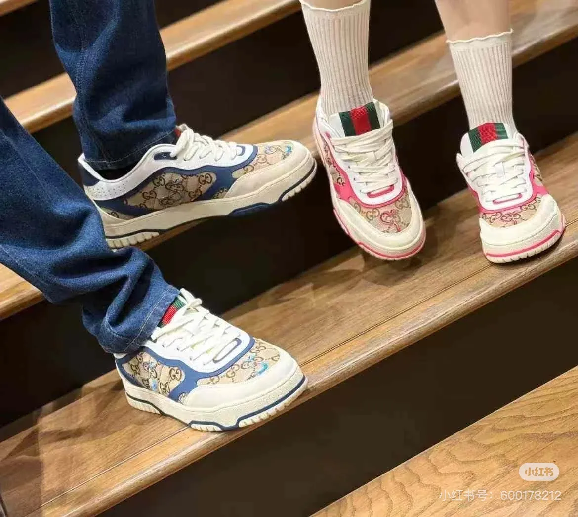 [G Home] P: 600💰 Couple size: Women's 35-40 --- Men's 39-44. (45 custom-made) 🆕2025 Electric embroidered snake GUCC Gucci original order quality The latest popular high and low top distressed couple's sports shoes series are shipped. Original purchase and development Made in China, these high-low sneakers are designed with a basketball-style silhouette, cleverly incorporating hollow panels and distressed effects, showing their unique ingenuity. The ingenuity incorporates brand logo details such as interlocking Double G styling accessories and Gucci lettering, a low-key tribute to the brand's design heritage. Exquisite packaging at the delivery counter 🛍📦 ▪️ Fabric: Original custom-made imported cowhide stitching ▪️ Lining: Imported first-layer cowhide ▪️ Sole: Original molded TPU sole ▪️ Sole thickness: 3cm